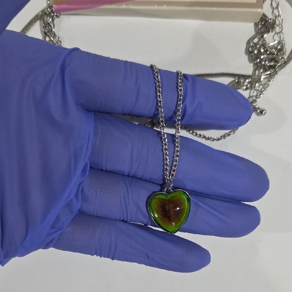 Layered Silver Necklace with Mood Heart Pendant – Color-Changing Charm Jewelry - Picture 6 of 8